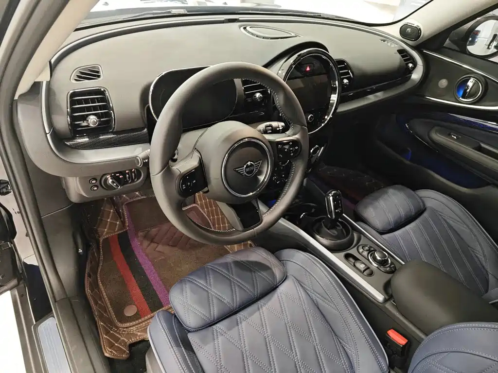 MINI CLUBMAN 2023