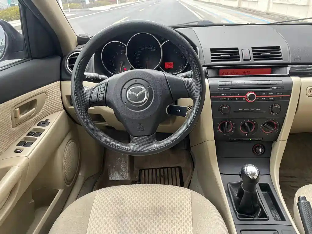 MAZDA 3 2008