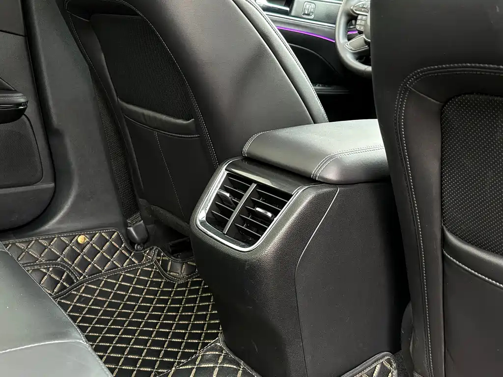 FORD TAURUS 2021