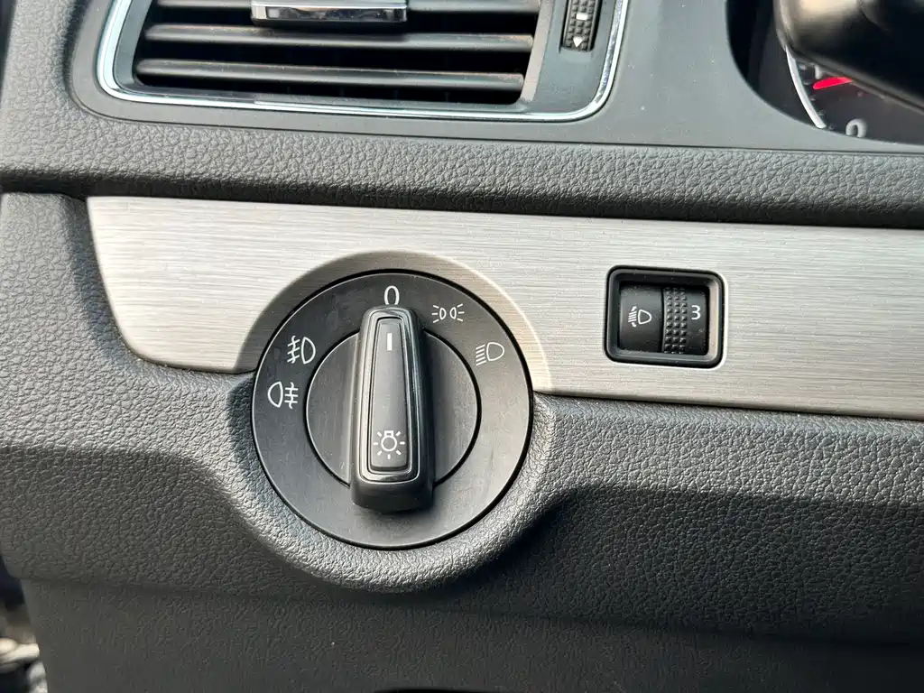 VOLKSWAGEN LAVIDA 2014