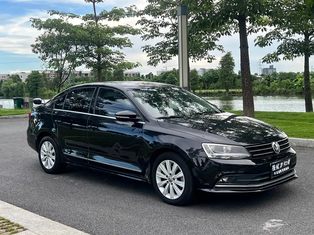 VOLKSWAGEN SAGITAR 2015