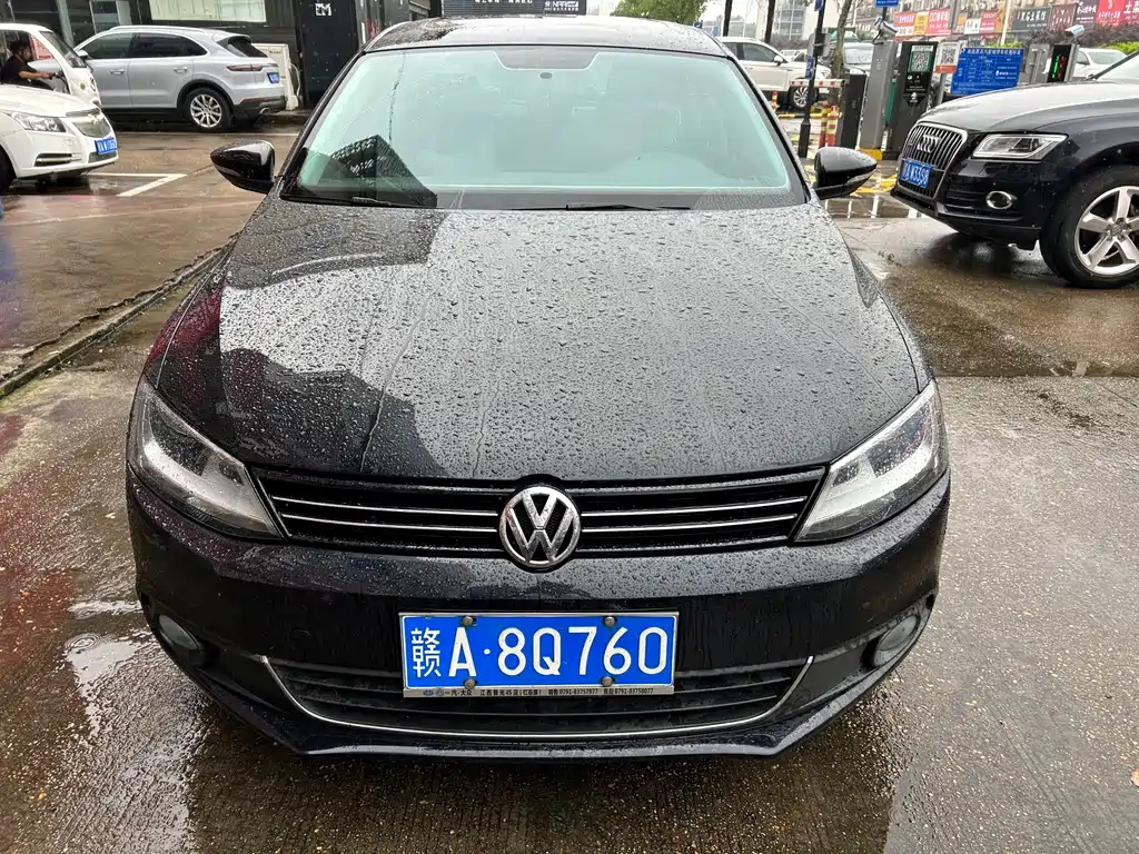 VOLKSWAGEN SAGITAR 2012