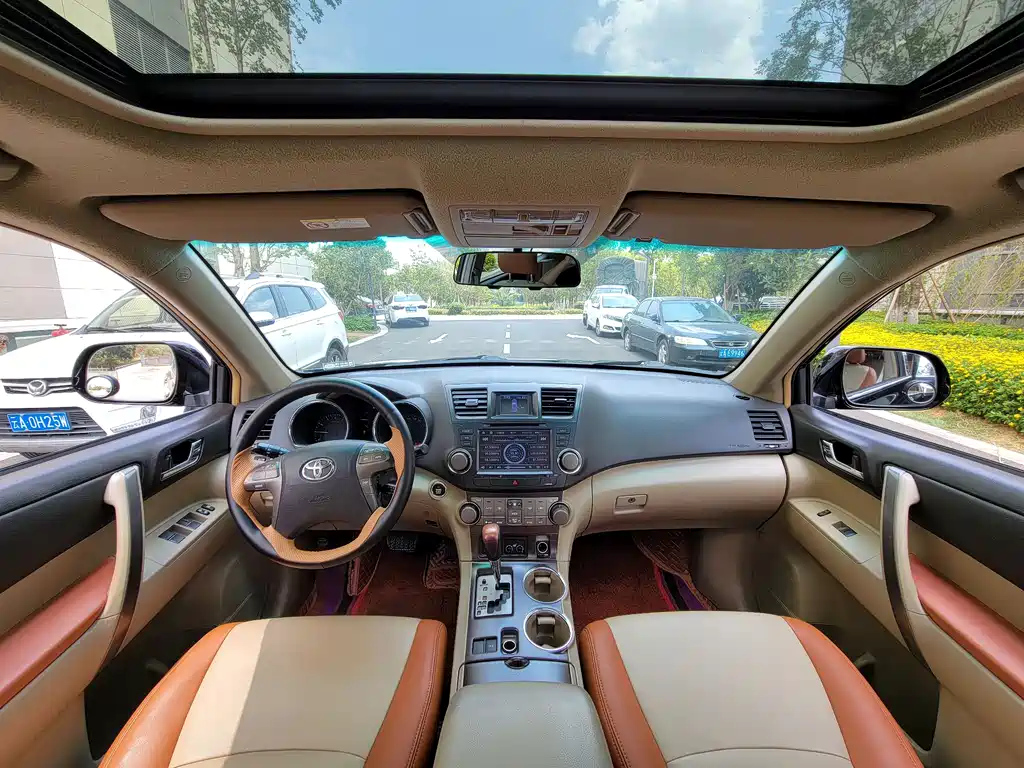 TOYOTA HIGHLANDER 2010
