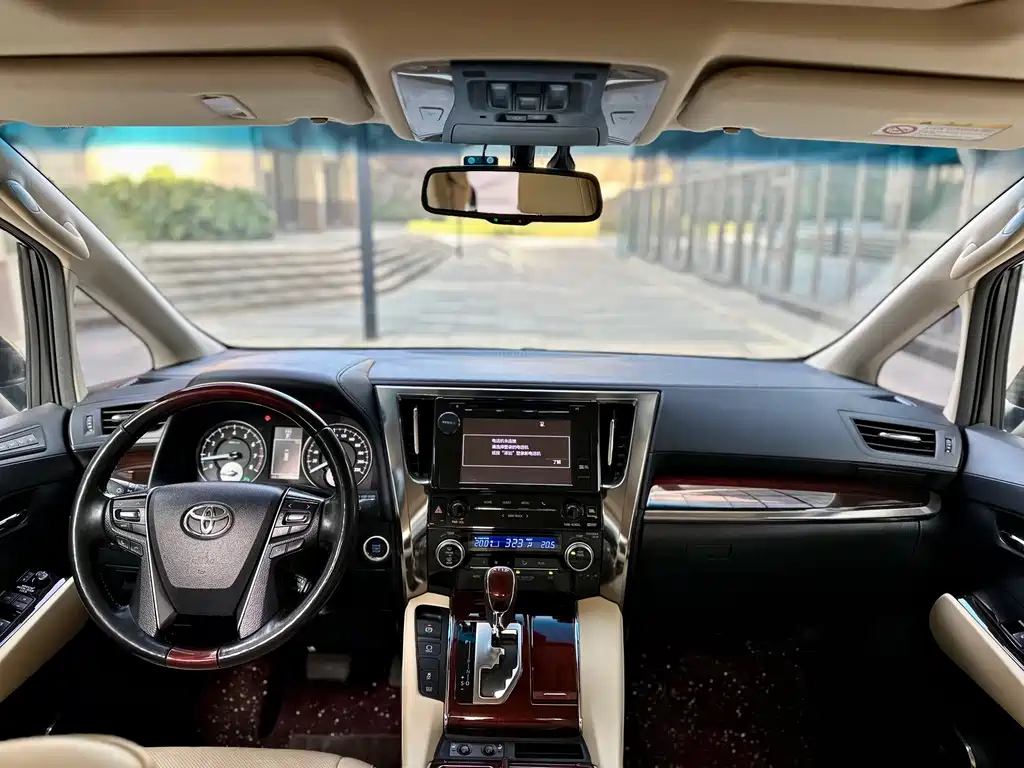TOYOTA ALPHARD 2017
