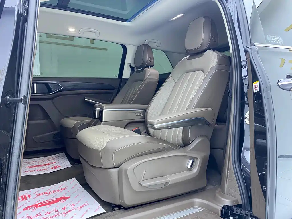 VOLKSWAGEN VILORAN 2023