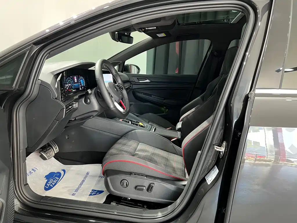 VOLKSWAGEN GOLF 2022