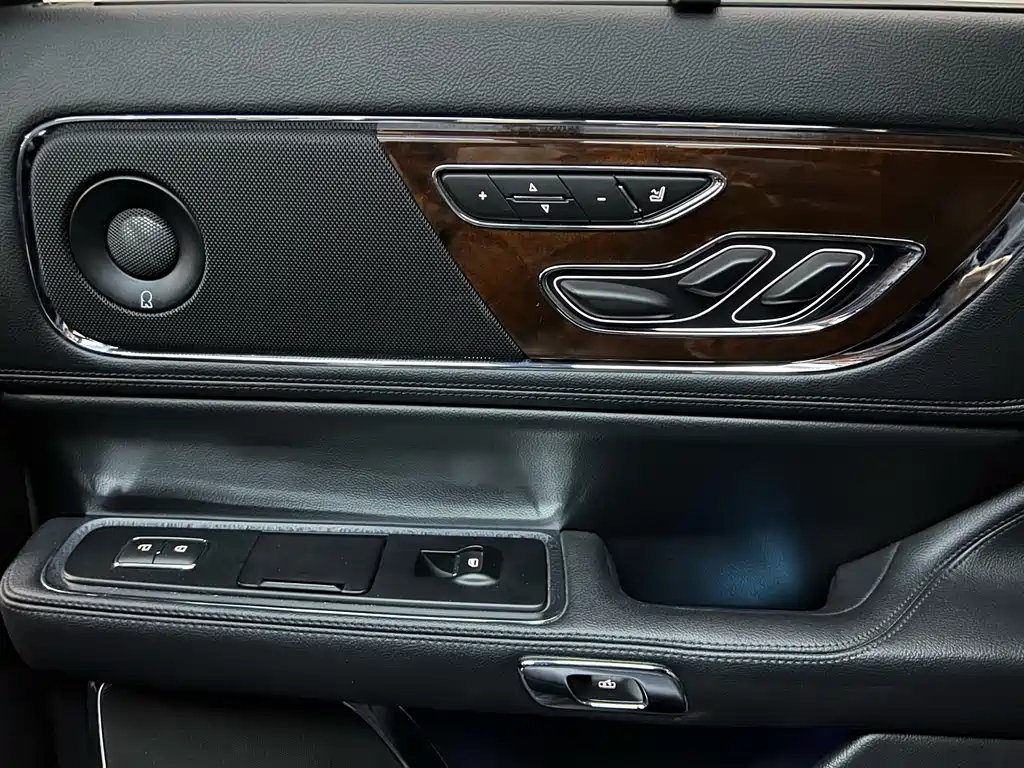 LINCOLN CONTINENTAL 2019