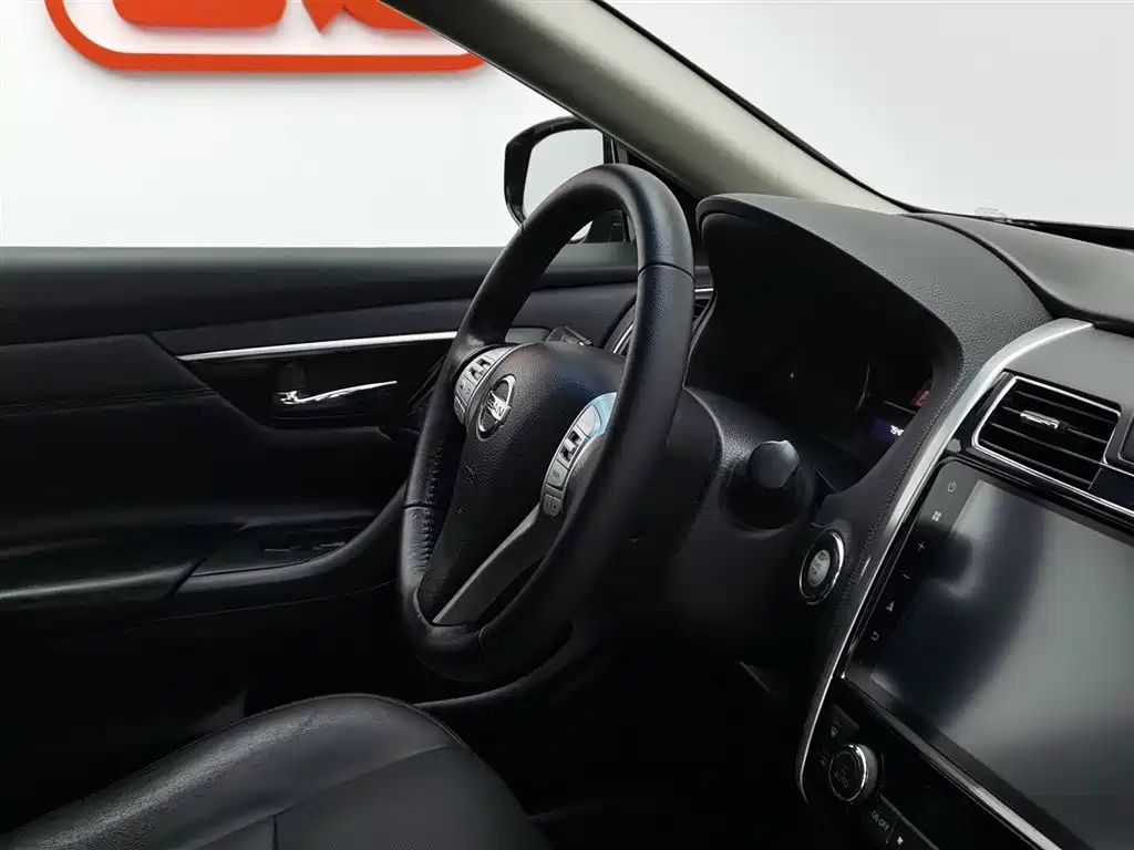 NISSAN TEANA 2018