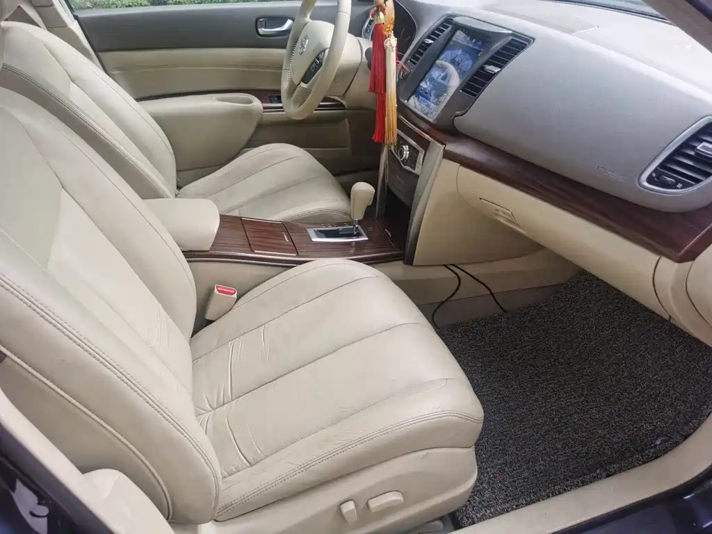 NISSAN TEANA 2010