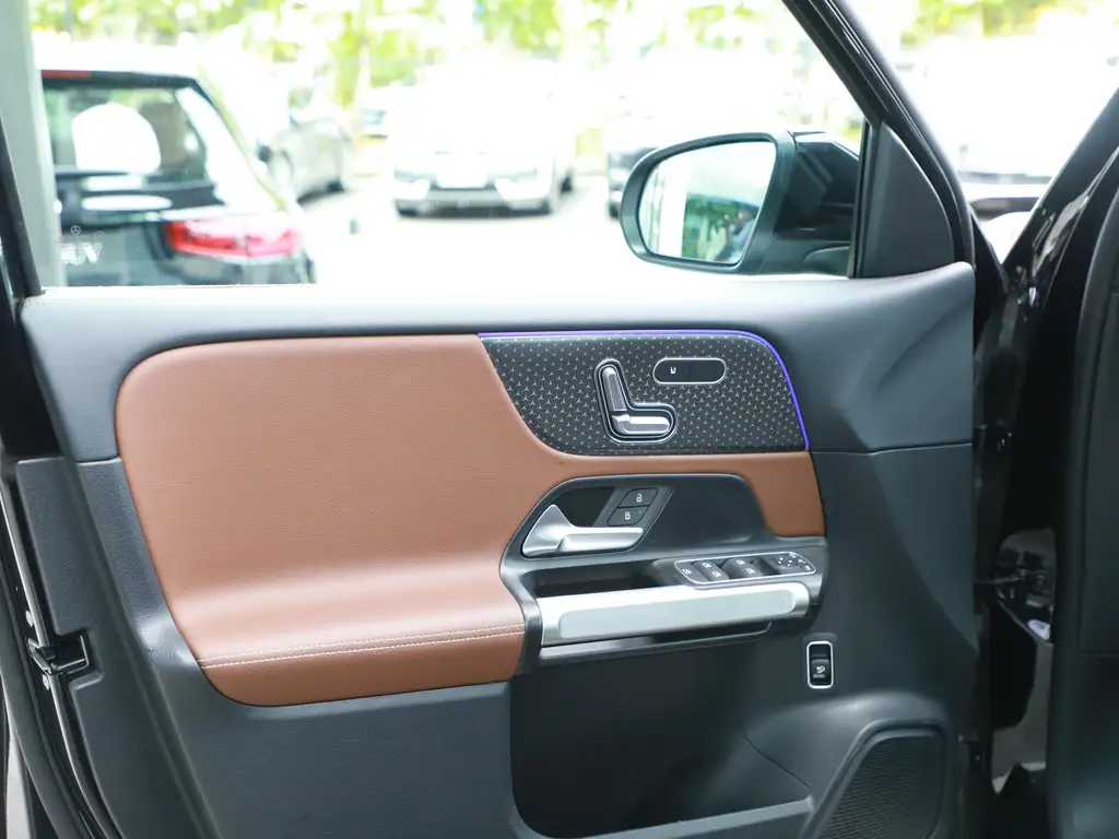 MERCEDES BENZ GLB 2024