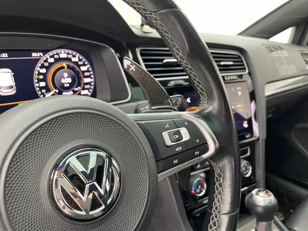 VOLKSWAGEN GOLF 2020