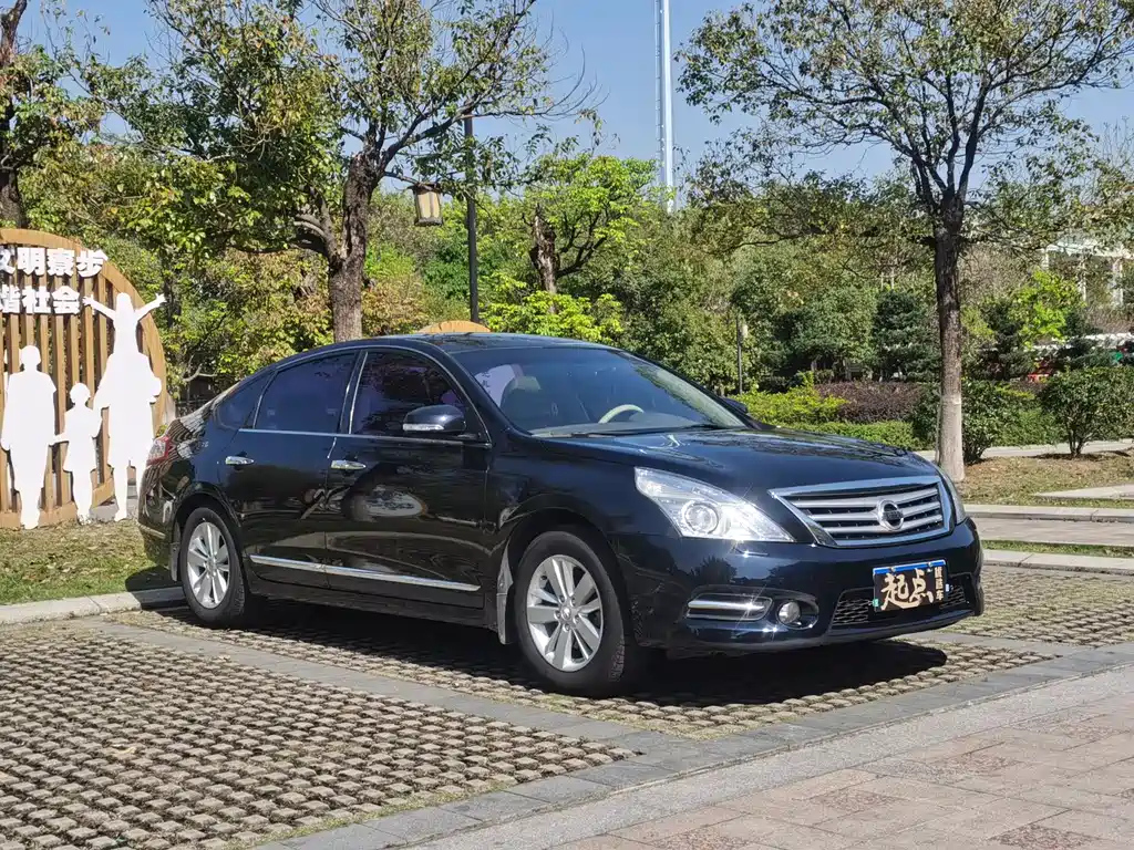 NISSAN TEANA 2011