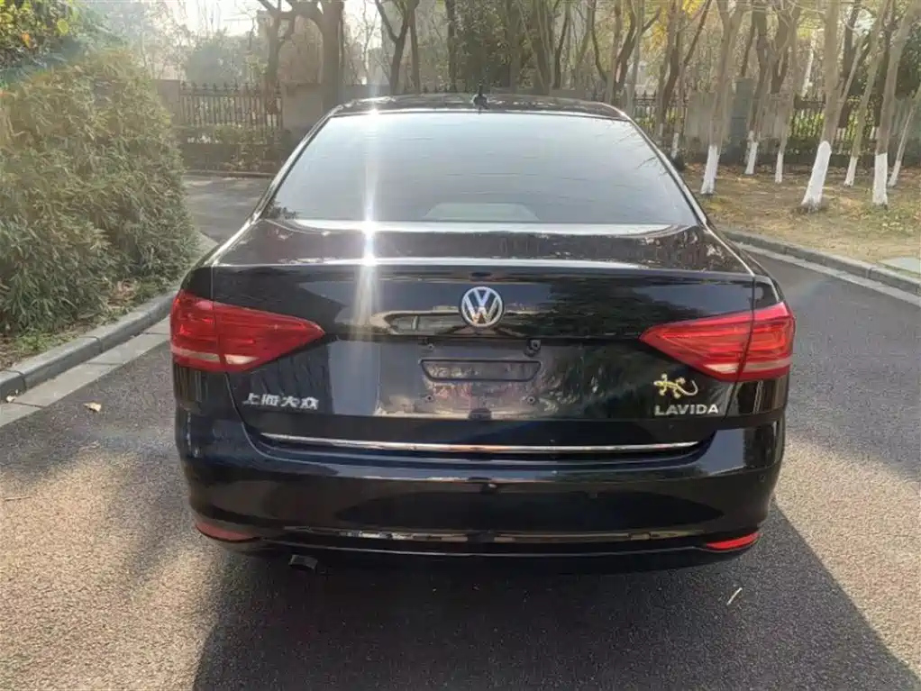 VOLKSWAGEN LAVIDA 2016