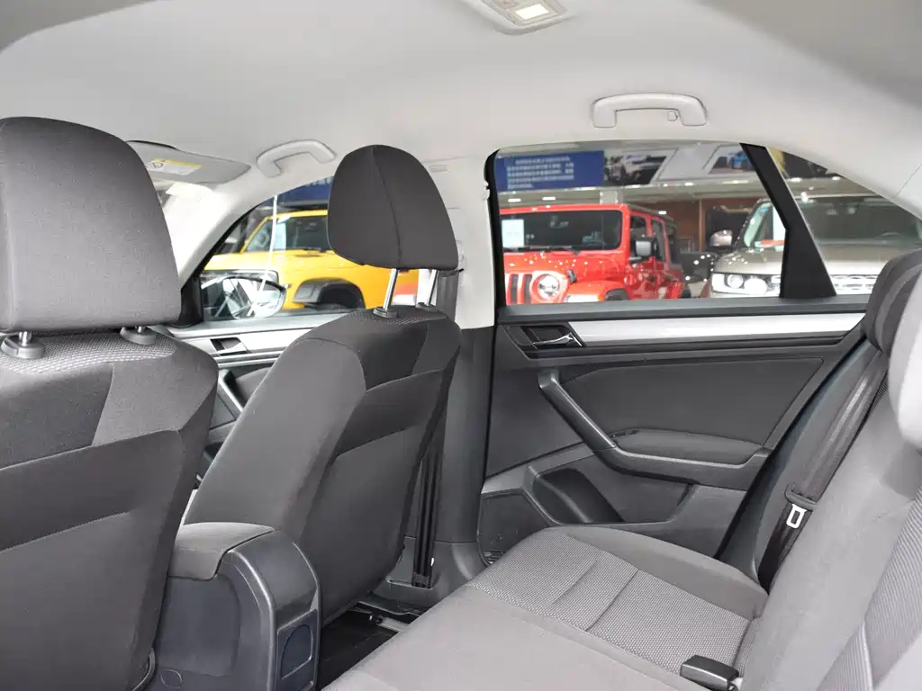 VOLKSWAGEN BORA 2019