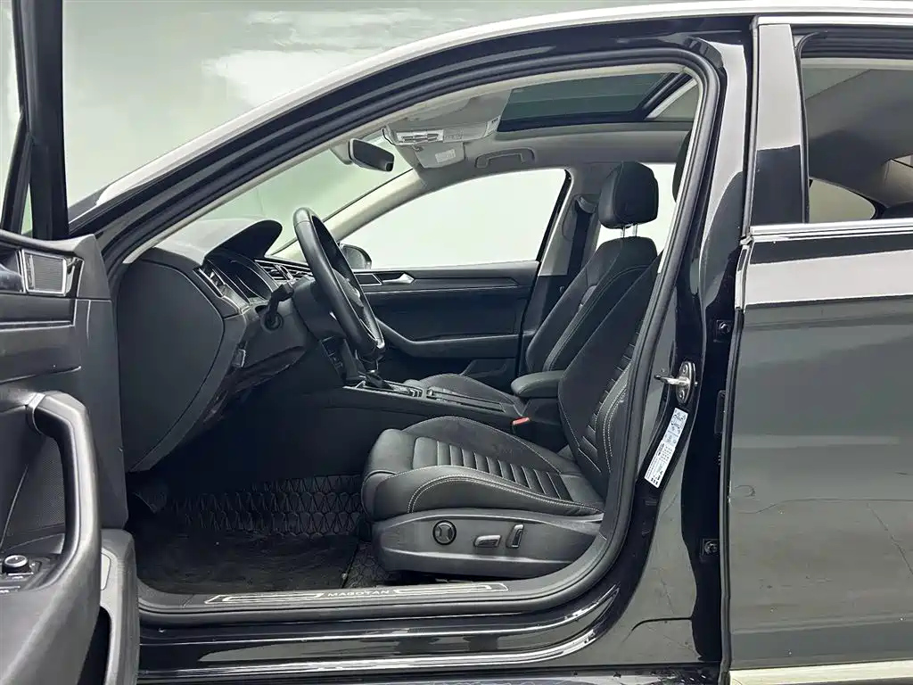 VOLKSWAGEN MAGOTAN 2020