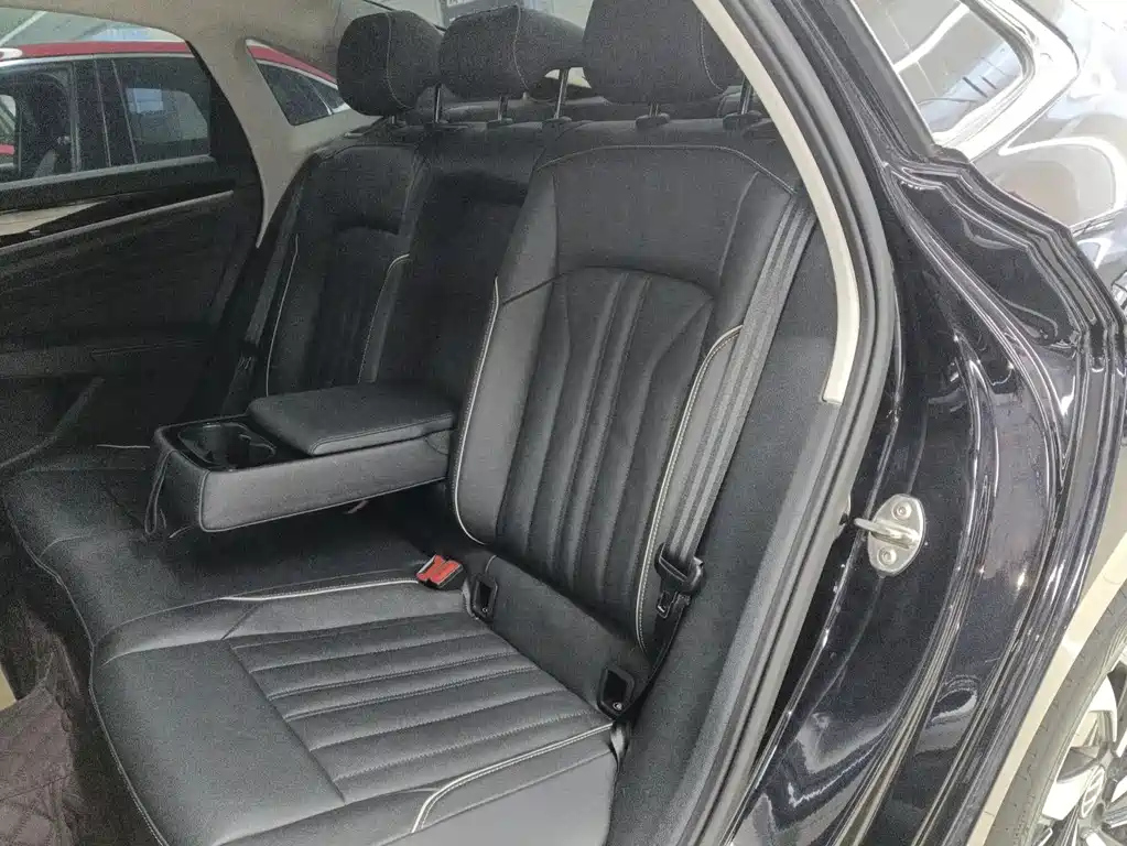 VOLKSWAGEN PASSAT 2022
