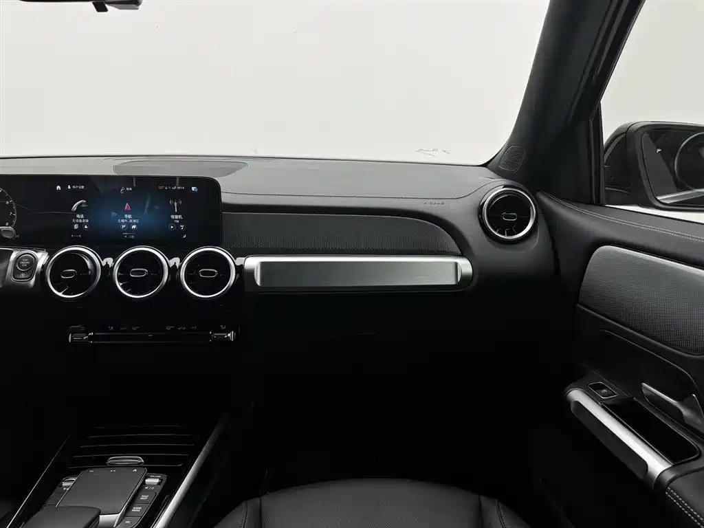 MERCEDES BENZ GLB 2023