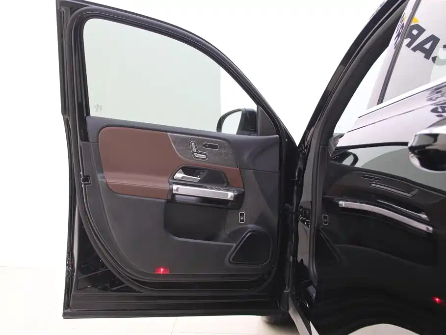 MERCEDES BENZ GLB 2021