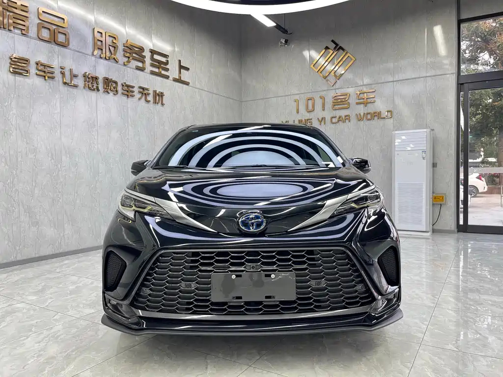 TOYOTA GRANVIA 2024