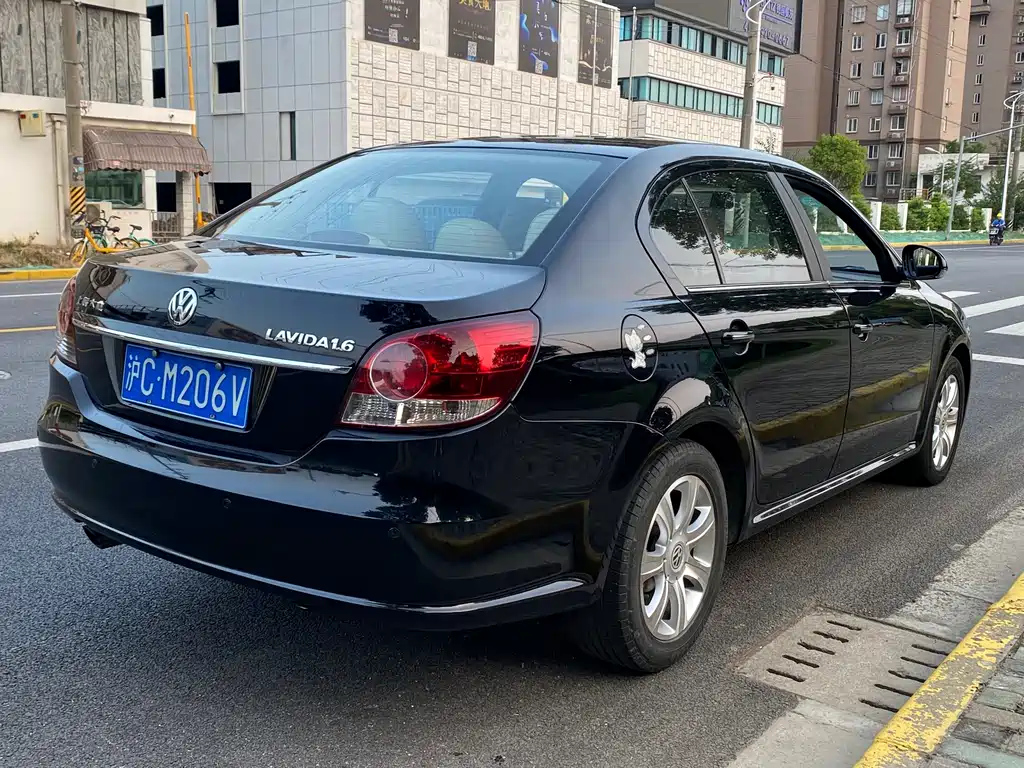VOLKSWAGEN LAVIDA 2012