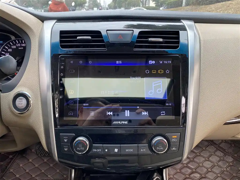 NISSAN TEANA 2015