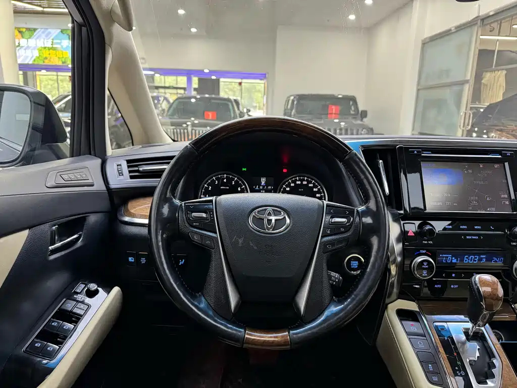 TOYOTA ALPHARD 2017