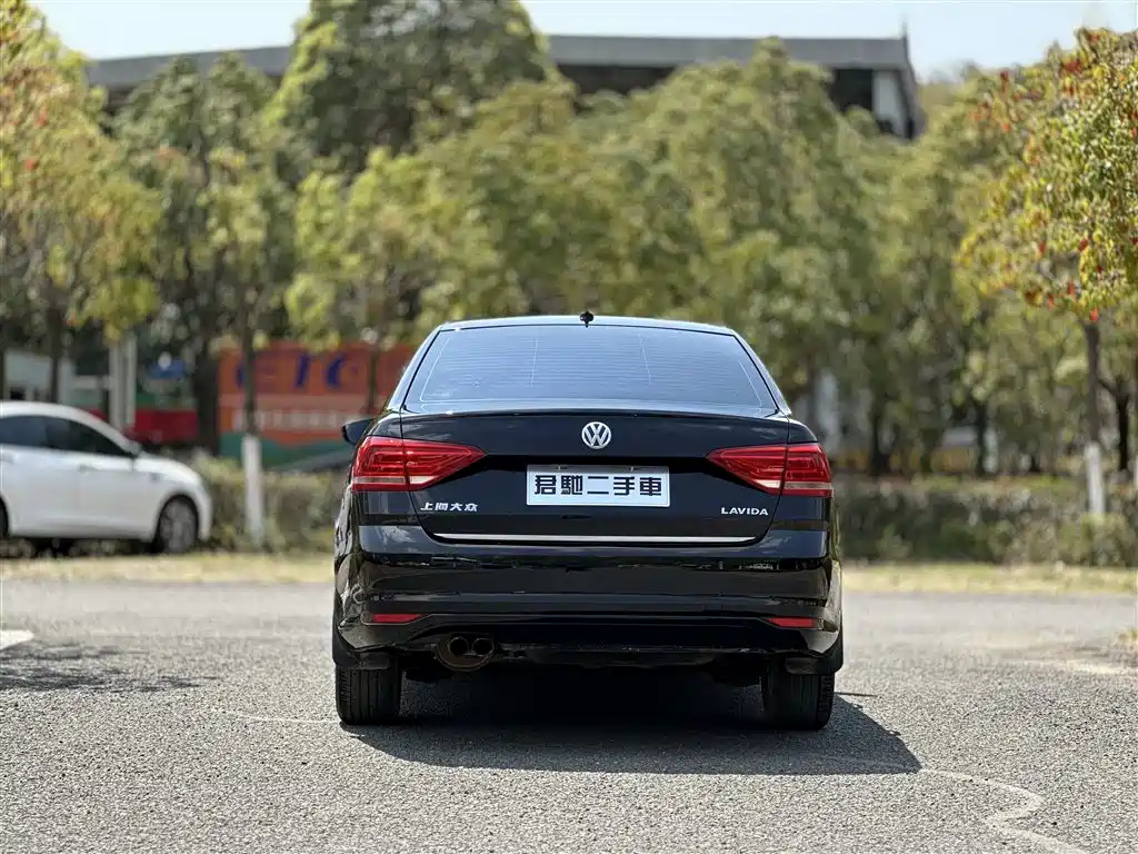 VOLKSWAGEN LAVIDA 2016