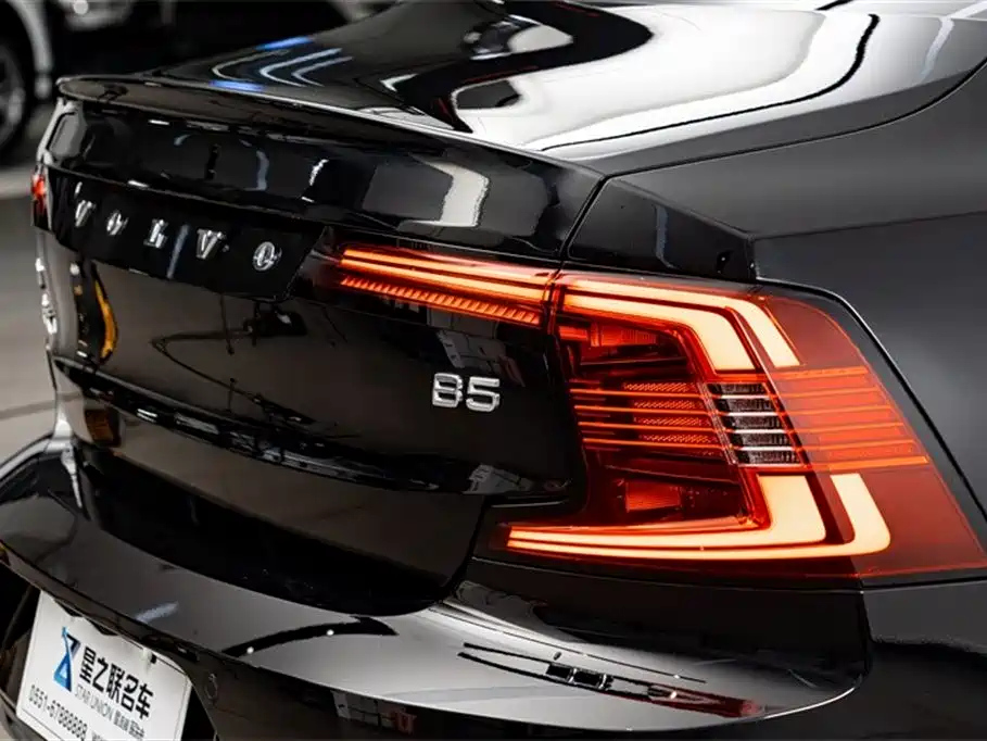 VOLVO S90 2023