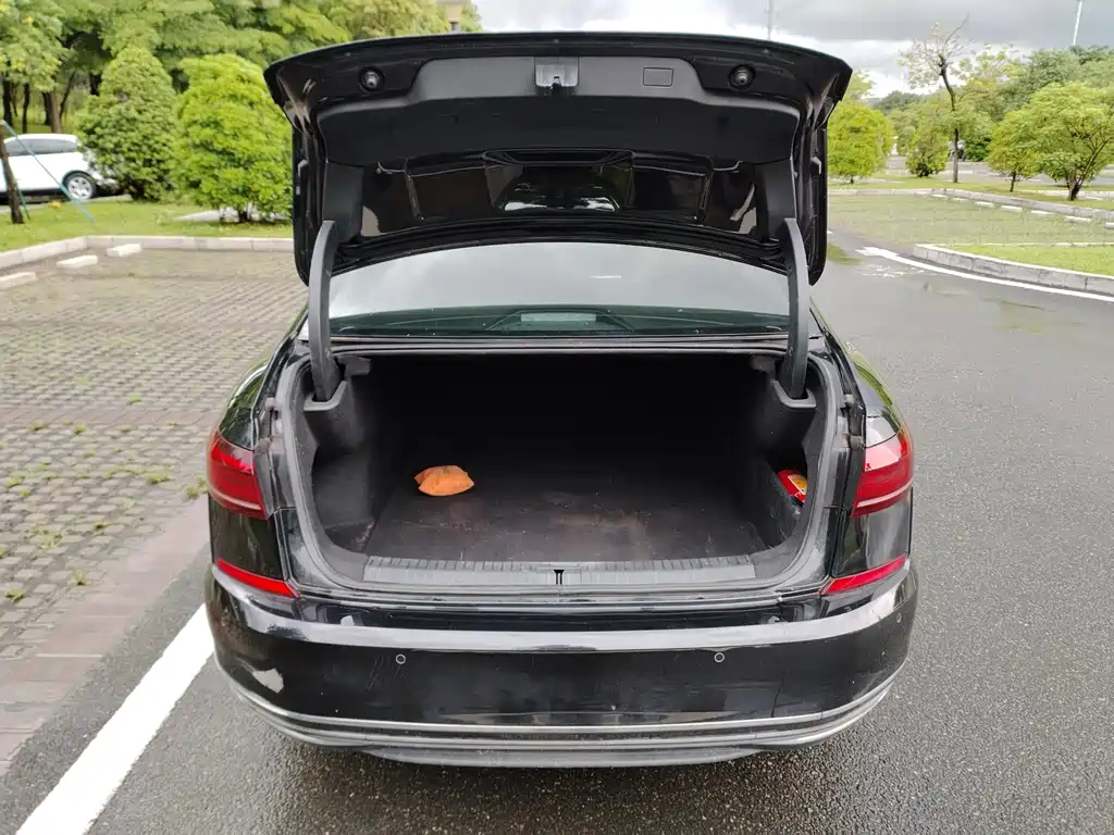 VOLKSWAGEN PASSAT 2022