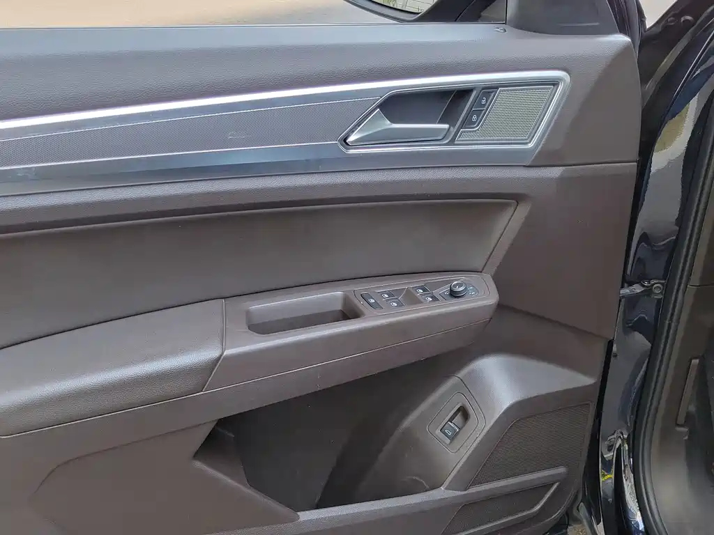 VOLKSWAGEN TOURAN 2020