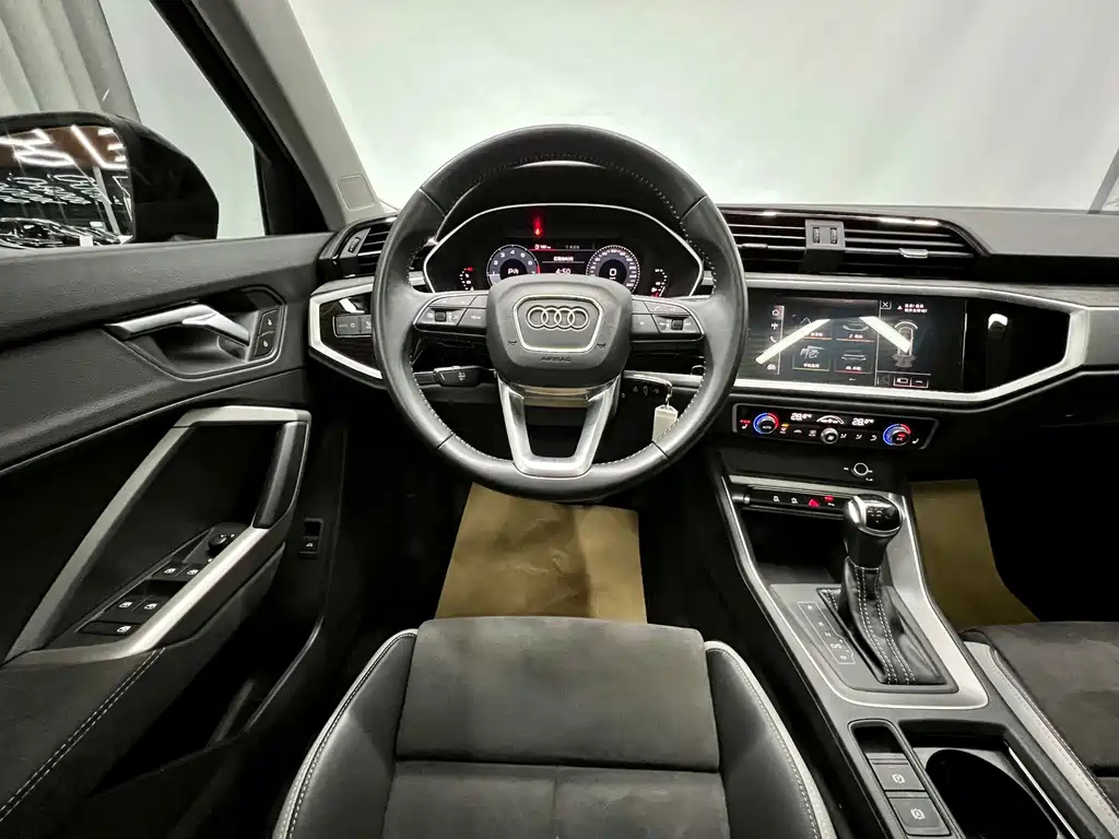 AUDI Q3 2021