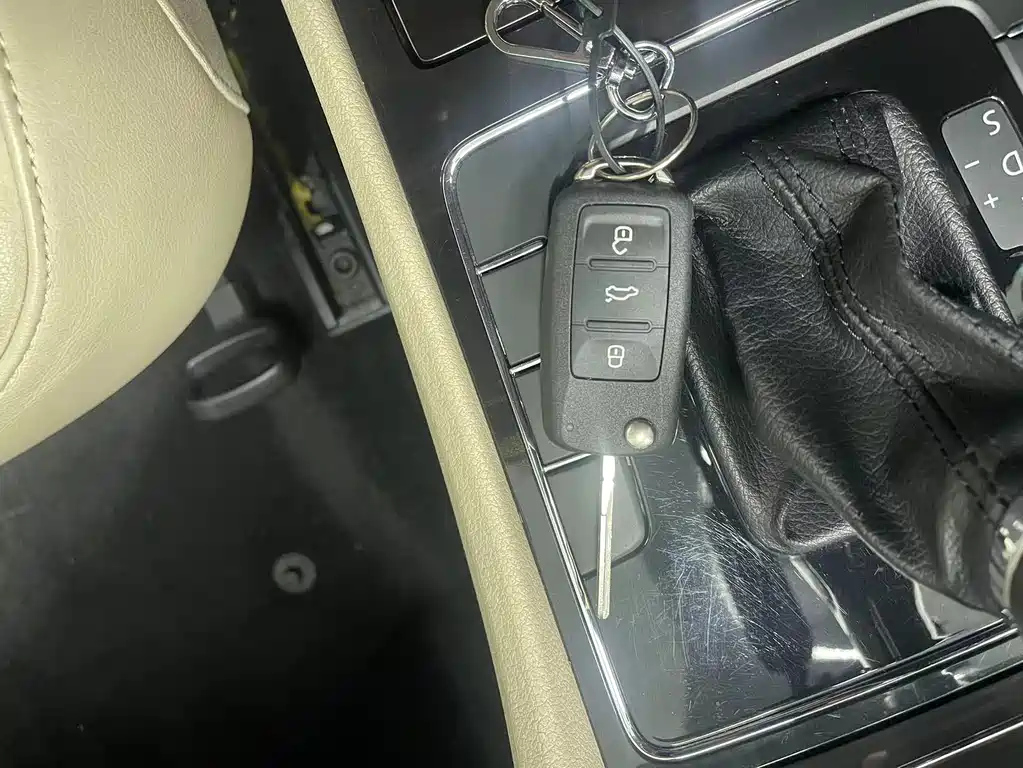 VOLKSWAGEN PASSAT 2011