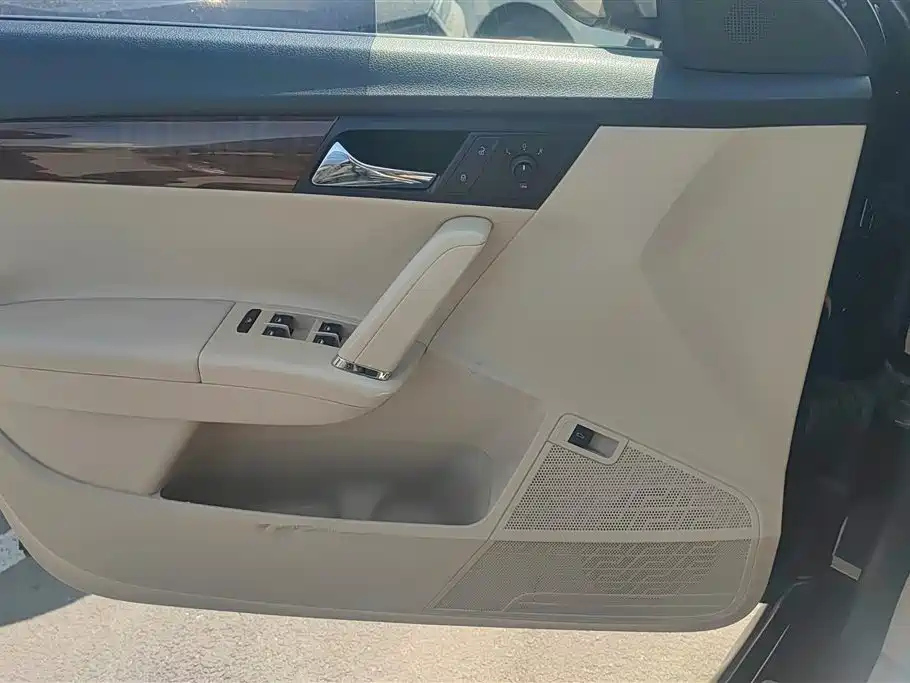 VOLKSWAGEN LAVIDA 2014