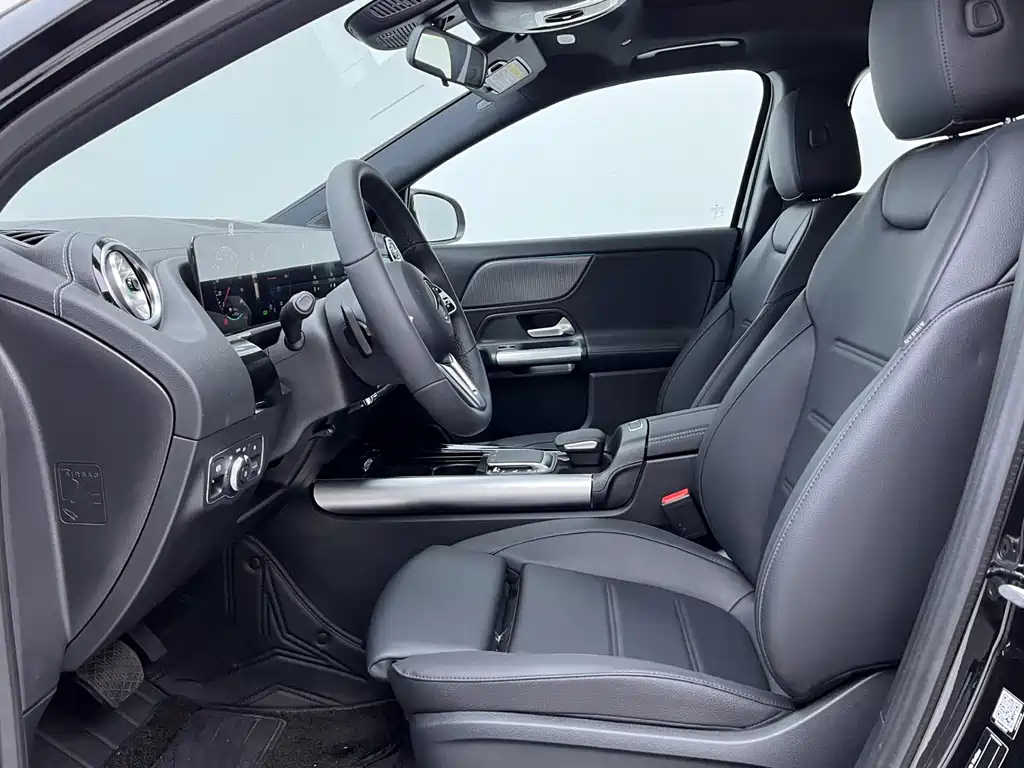 MERCEDES BENZ EQA 2023