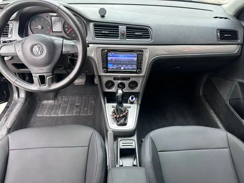 VOLKSWAGEN LAVIDA 2012