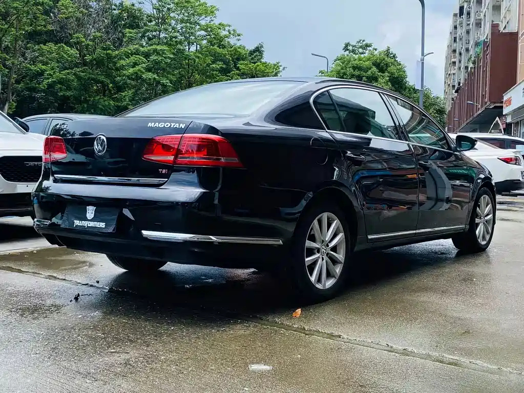 VOLKSWAGEN MAGOTAN 2012