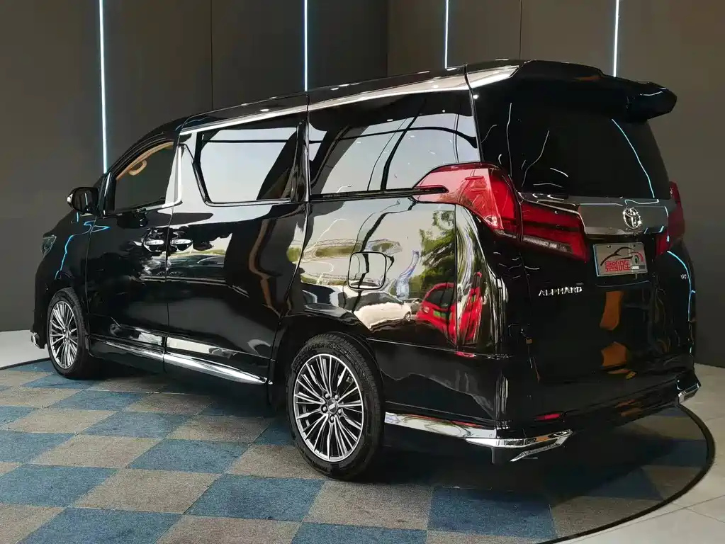TOYOTA ALPHARD 2013