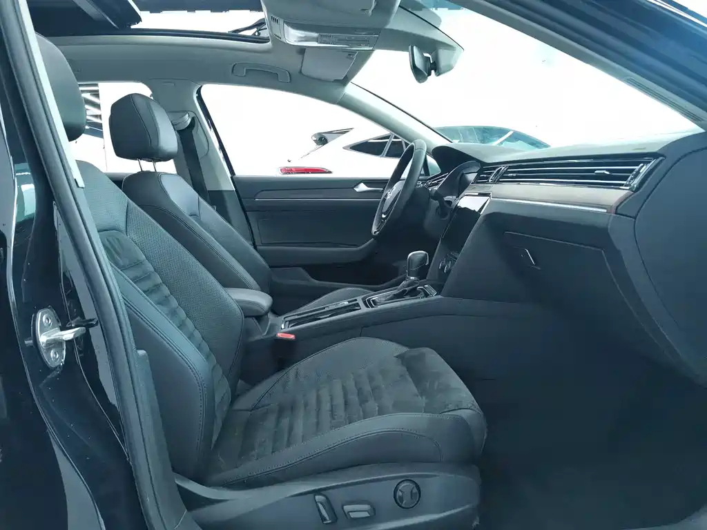 VOLKSWAGEN MAGOTAN 2020