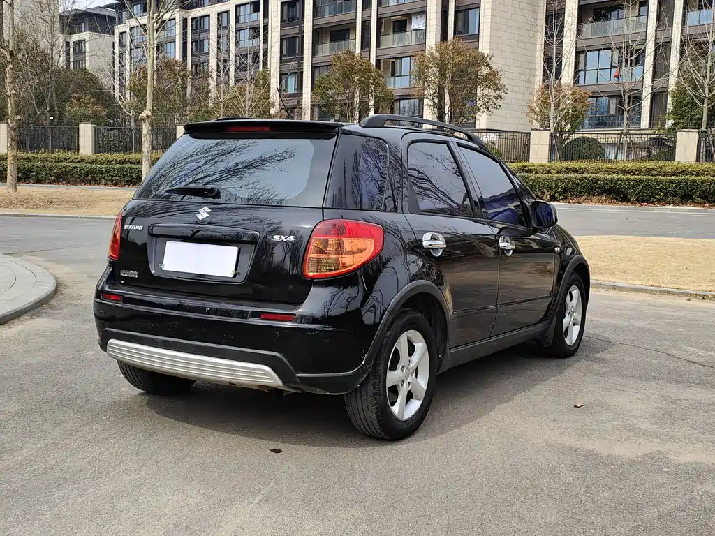SUZUKI SX4 2011