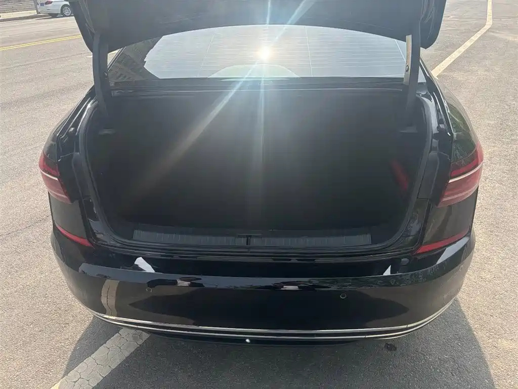 VOLKSWAGEN PASSAT 2023