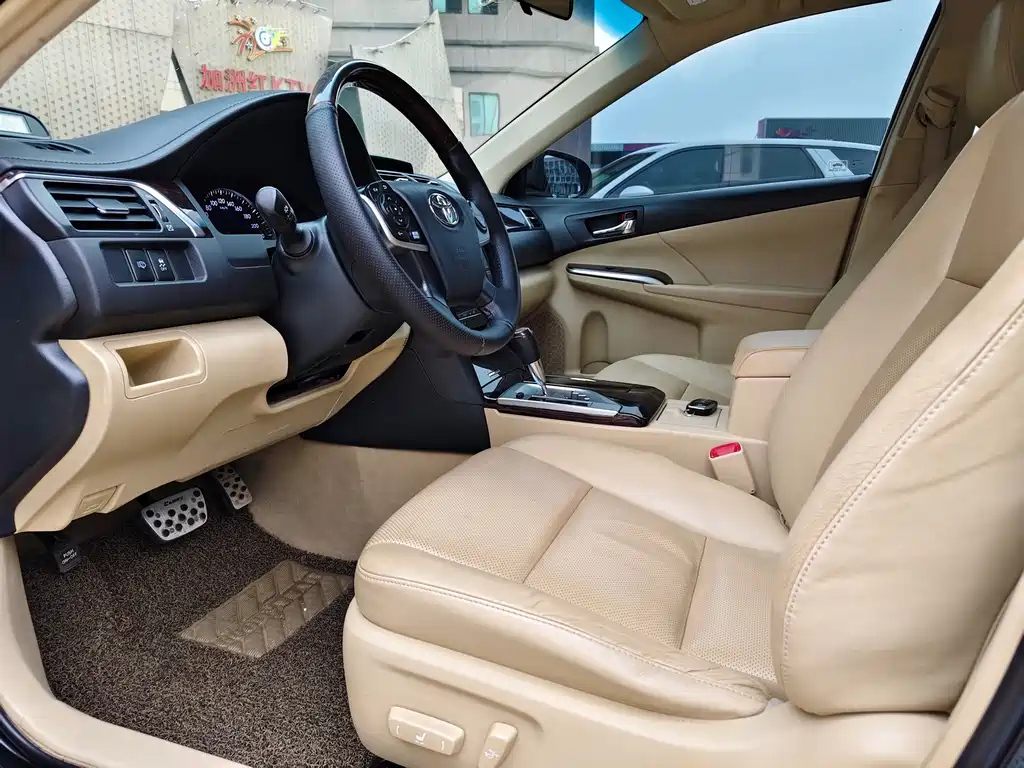 TOYOTA CAMRY 2016