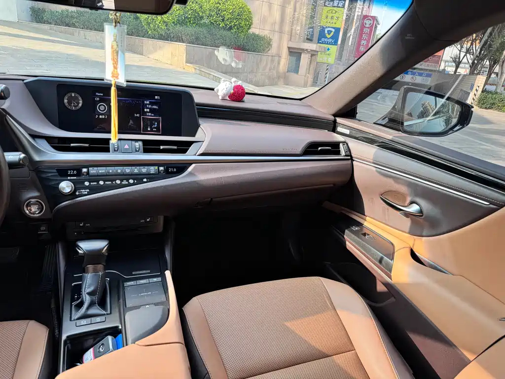 LEXUS ES 2021