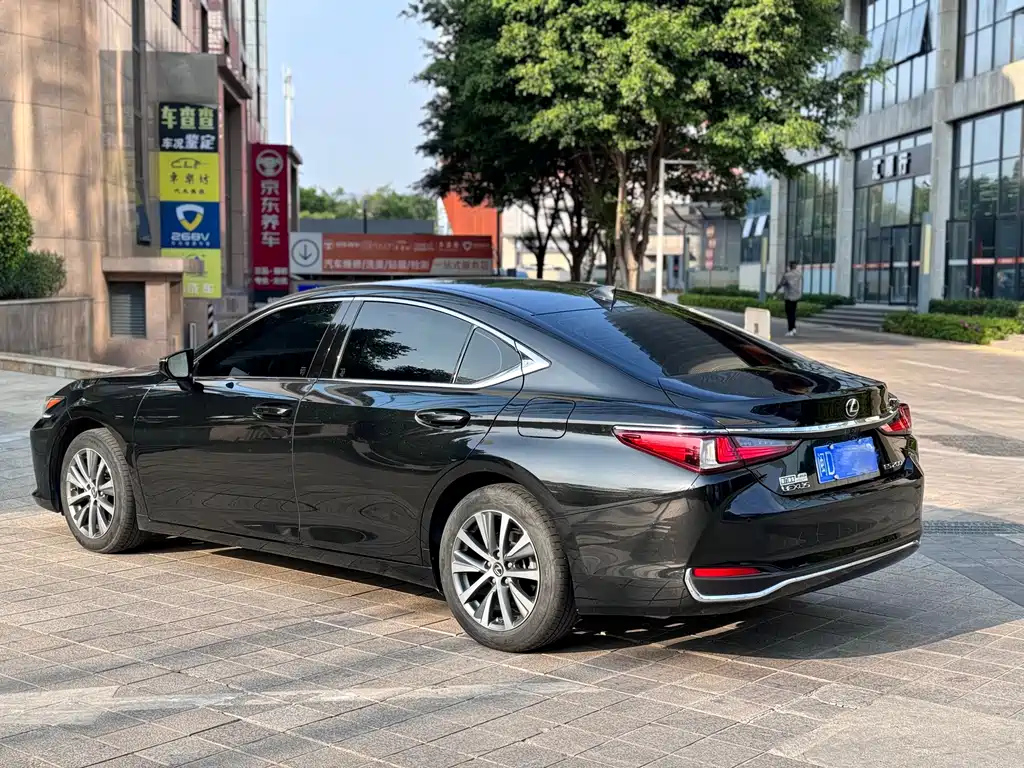 LEXUS ES 2021