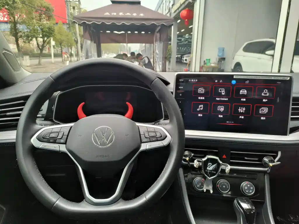 VOLKSWAGEN SAGITAR 2022