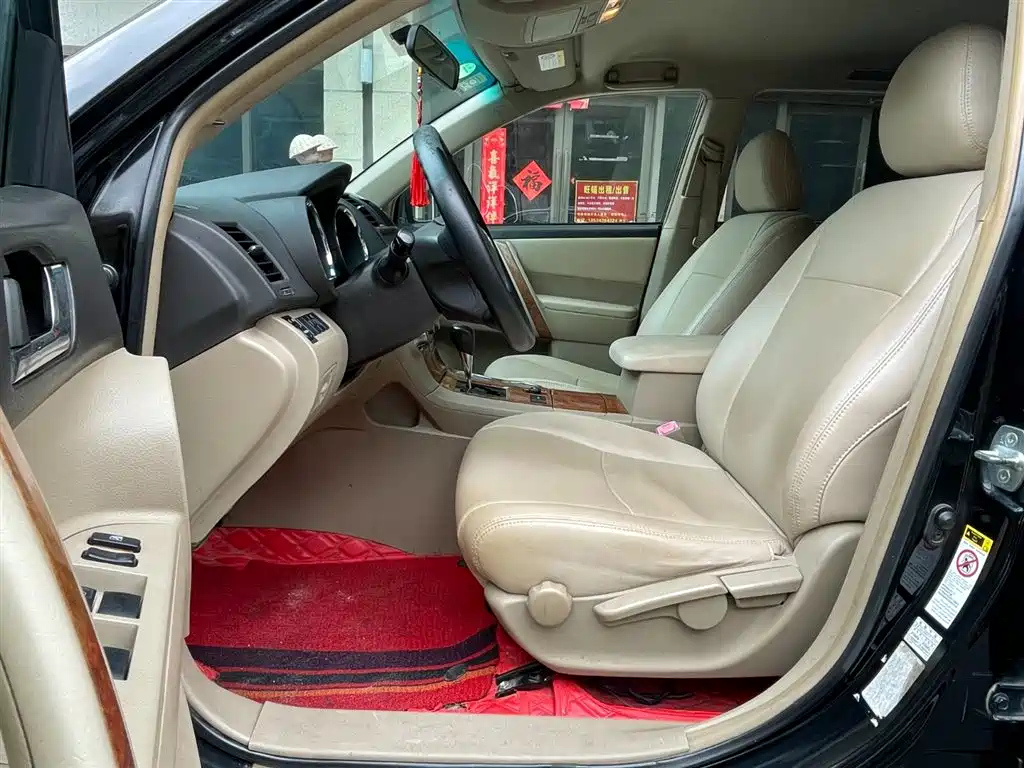 TOYOTA HIGHLANDER 2013