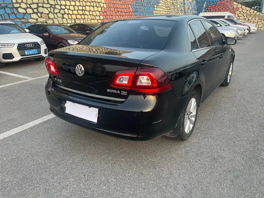 VOLKSWAGEN BORA 2011