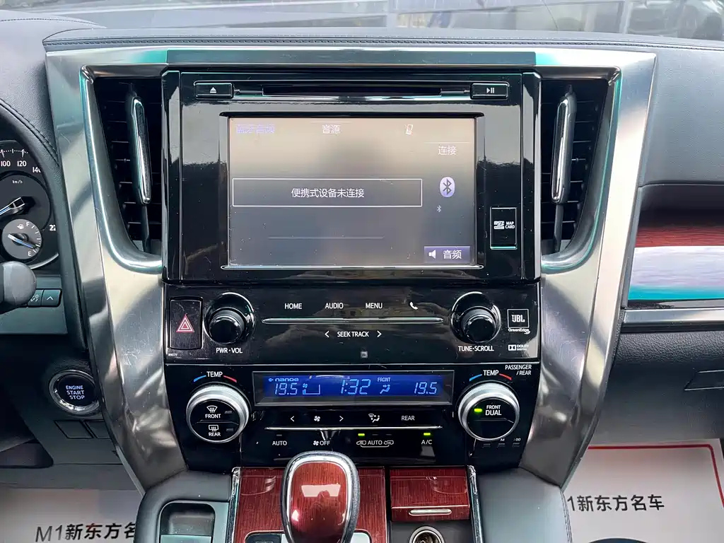 TOYOTA ALPHARD 2016