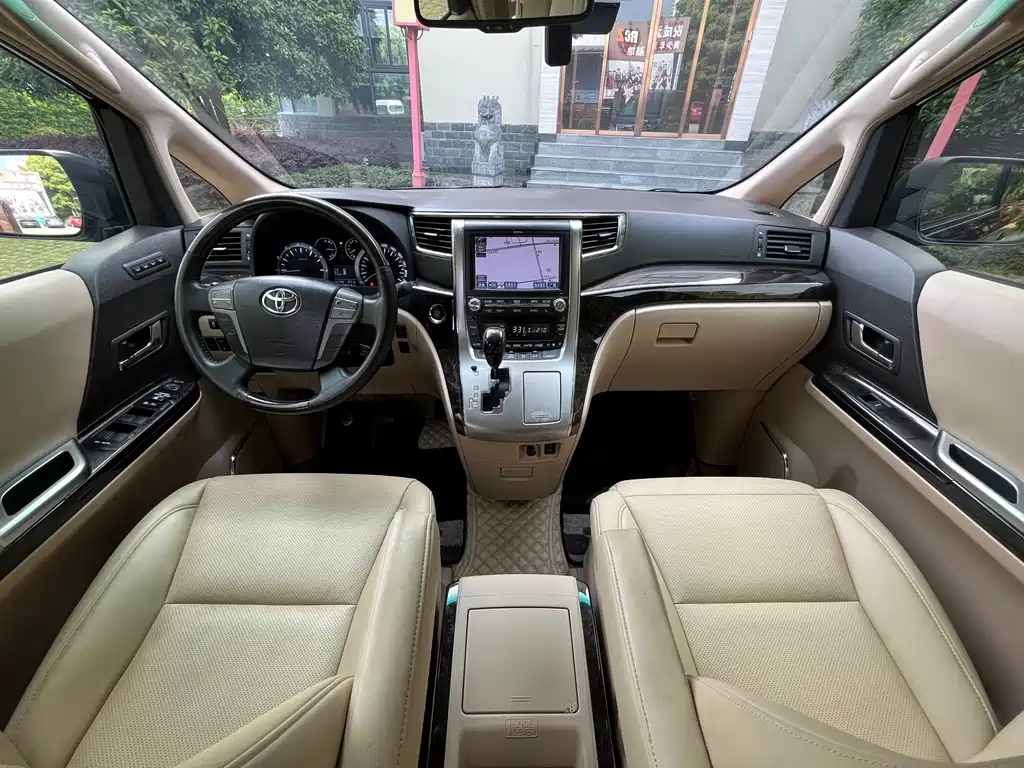 TOYOTA ALPHARD 2012