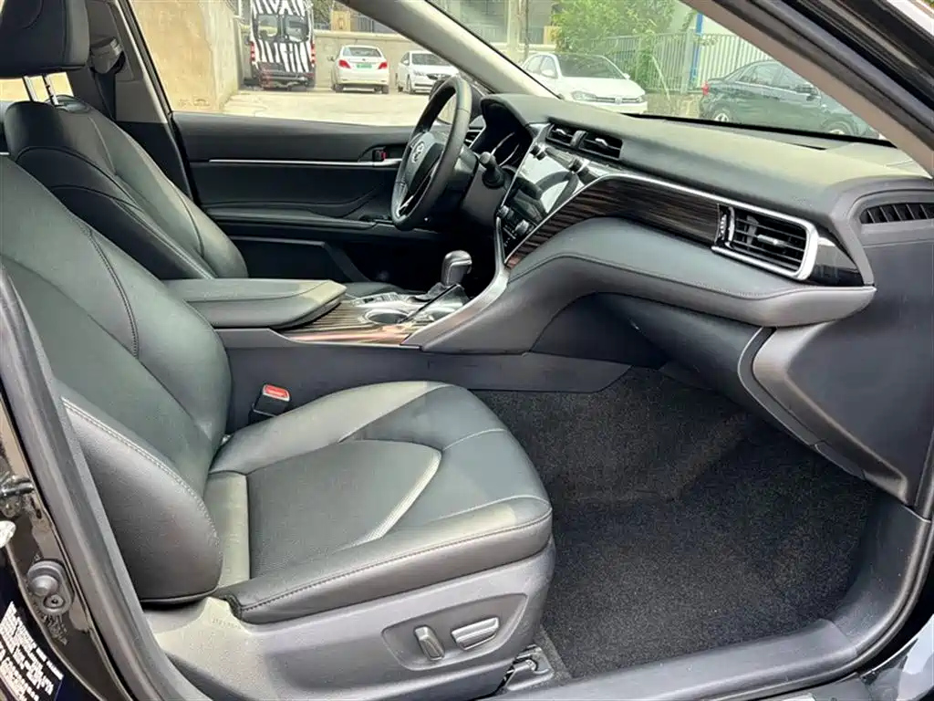 TOYOTA CAMRY 2020