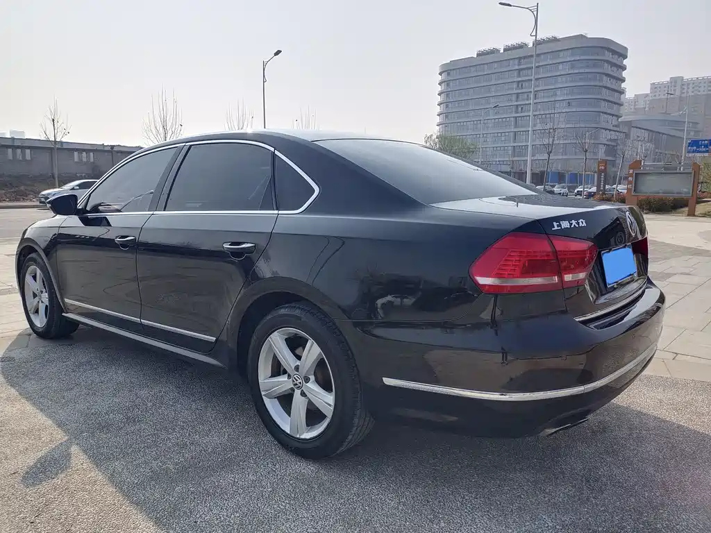 VOLKSWAGEN PASSAT 2016